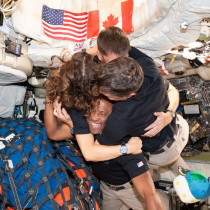 Исторически момент: Астронавтите от мисията Artemis 2 се завърнаха успешно на Земята