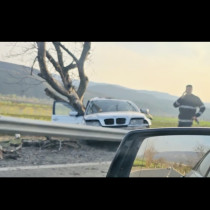 18-годишен шофьор с BMW и 2 месеца стаж излетя от пътя край Карлово - загина 17-годишен пътник в колата: