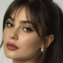 Прическа, която заличава годините: Този бретон подмладява без сушене със сешоар