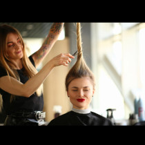 8 тайни, които вашият фризьор никога няма да ви каже: Те ви спестяват пари и време и правят косата ви перфектна и копринена