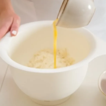 Колко яйца се слагат в сместа за палачинки? Ето най-накрая правилната мярка - няма да е гумена или жилава!