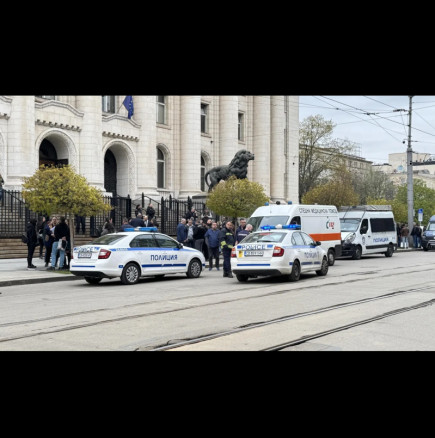 Пред Съдебната палата в София почерня от полиция и линейки! Има сигнал за бомба: