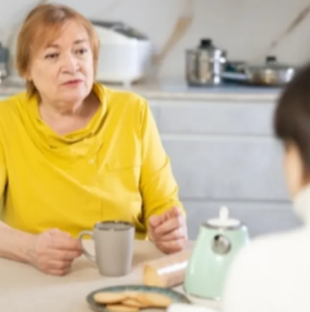 Умната жена никога не казва на свекърва си тези 3 неща: Така тя поддържа мира в къщата и съпругът ѝ е до нея