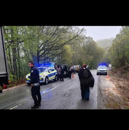 Двама загинали и 16 ранени в инцидент с автобус край Малко Търново - рейсът даде на заден и помете пътниците!