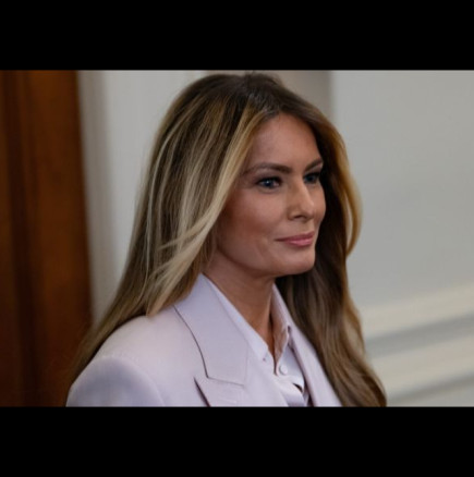 Мелания Тръмп се появи на балкона на Белия дом, но всички говорят, че НЕ Е ТЯ! Коя е заместничката на Първата дама?