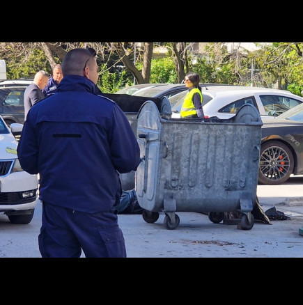 Развръзка по случая с разчленения труп в контейнер в Пловдив: Арестуваха заподозрения, вижте как го извеждат