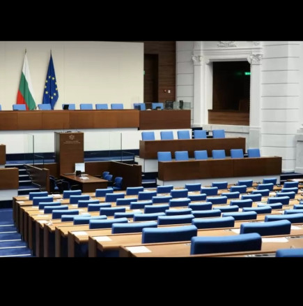 Блондинка с ослепителна усмивка е новият шеф на Парламента! Вижте красавицата: