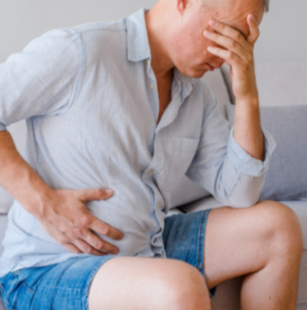 Години наред той гасеше киселини с таблетки, без да знае, че крие сериозно заболяване: Много хора пренебрегват този симптом