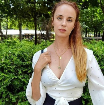 А беше толкова хубава естествена! Радина Кърджилова с поредно уголемяване на устните - неузнаваема е!