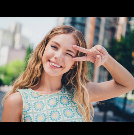 Хороскопът за 15 април: РАКЪТ получава новини за пари следобед, неочаквано посещение изненадва ДЕВАТА