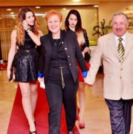 Ето с какви думи и дъщерята на Кирил Икономов се прости с баща си