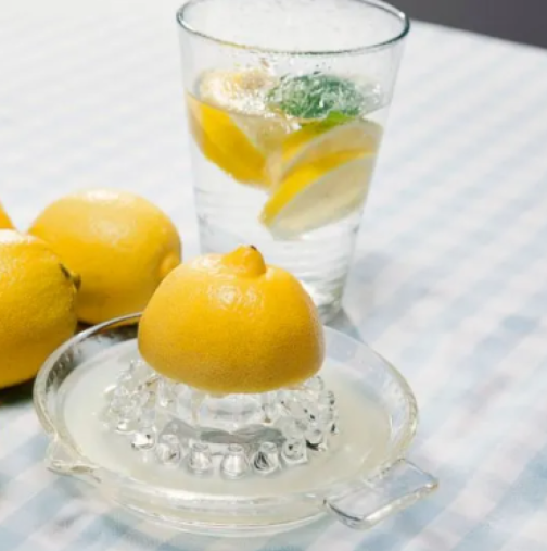 Известен диетолог: Изморих се да го повтарям! Ползите от пиенето на вода с лимон сутрин са силно преувеличени