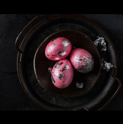 Ако ги ядете, рискувате здравето си: 5 неща, с които НИКОГА не бива да украсявате великденски яйца