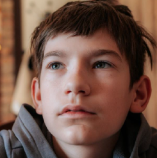 „Майка ми ме родила на 14 и ме оставила в родилното“: ДНК тест разкри шокираща семейна тайна