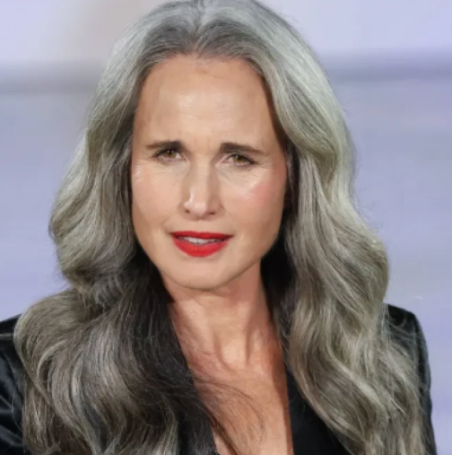 Френското блендиране е нов хит в света: Моментално съживява косата и камуфлира сивата коса по-добре от всякога