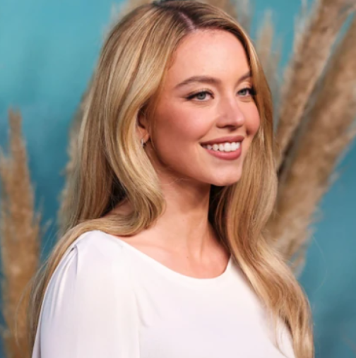 Любимият парфюм на Сидни Суини: Аромат на женственост, спомени и тиха съблазън