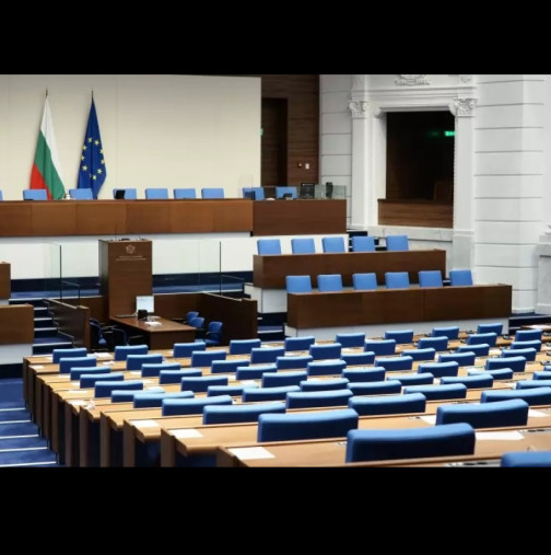 Блондинка с ослепителна усмивка е новият шеф на Парламента! Вижте красавицата: