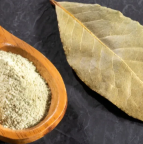 Комбинацията дафинов лист и захар звучи странно, докато не разберете защо рускините го правят: Ефектът е феноменален!