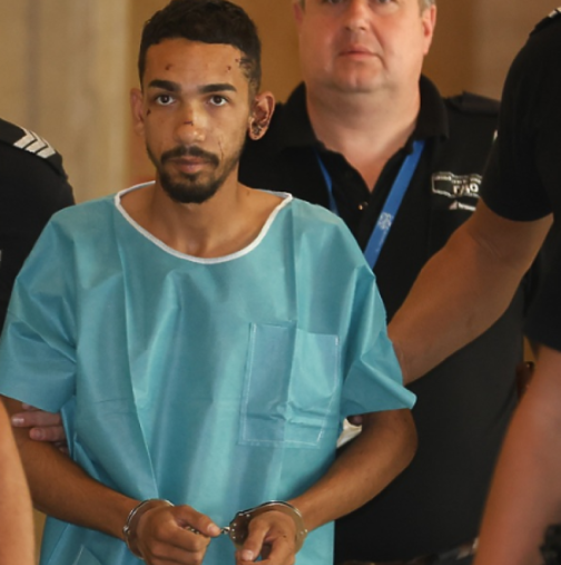 Осъдиха Виктор, който се вряза в автобус с колата си 