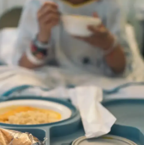 Майка на малко дете болница показа каквиа е порцията в стола на лечебното заведение-Да се чудиш какво да я правиш!