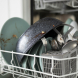 Повечето хора използват съдомиялната машина погрешно: Ето за какво всъщност служи долната кошница и защо чиниите остават мръсни