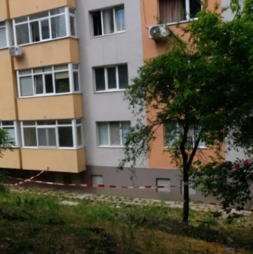 Ето какво откриха разследващите в апартамента откъдето полетяха двама младежи в Благоевград