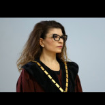 Десислава Атанасова влезе в обяснителен режим заради твърденията, че е летяла с Делян Пеевски до Дубай, показа и документи: