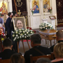 Само Слави Трифонов не изпрати приятеля си Любен Дилов, въпреки, че казваше, че много го уважава