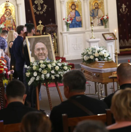 Само Слави Трифонов не изпрати приятеля си Любен Дилов, въпреки, че казваше, че много го уважава