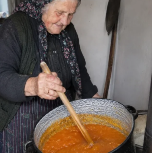 Бабината тайна за сладко от кайсии без консерванти: Добавете само една съставка и ще издържи цяла зима