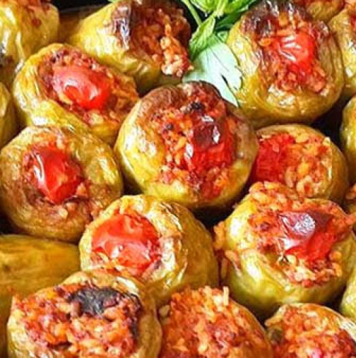 Турски пълнени чушки: По-вкусни са от класическите, а тайната е в ароматния сос