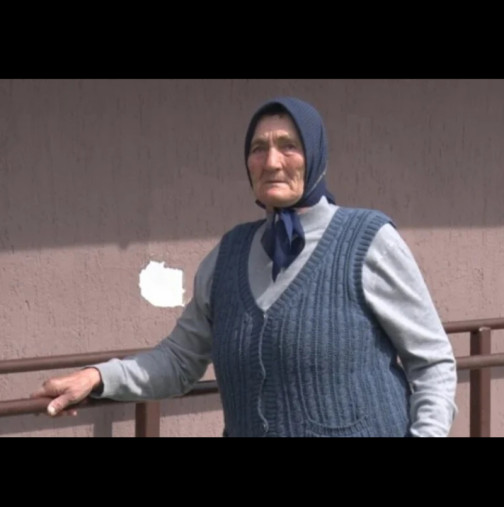 "Докато съм жива, няма да се откажа!" 75-годишна майчица се грижи сама за двама сина с увреждания