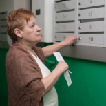 Мислеше, че синът ѝ живее в студентско общежитие, но истината я шокира: „Как да го вразумя? Не знам дали постъпва правилно“