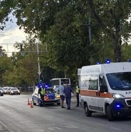 Трима мотористи са в тежко състояние след жестока катастрофа във Варна, жена е в кома