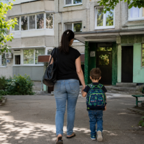 Майка от Бургас разкрива, как 8-годишният ѝ син е насилван от съседка-Видео