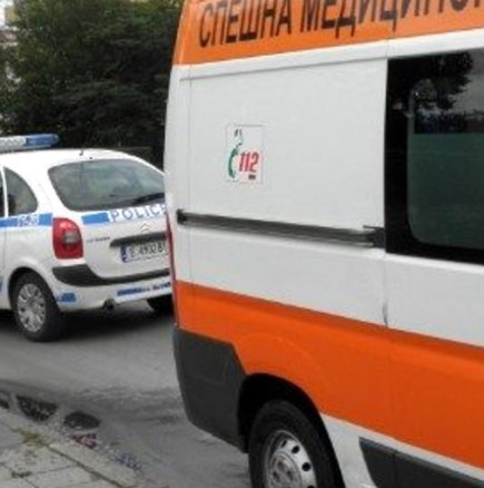 Двама 18-годишни младежи са с опасност за живота след челен сблъсък с мотори