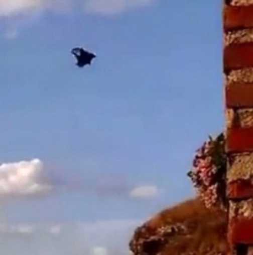 Известен водещ загина след като парашутът му не се отвори - Видео