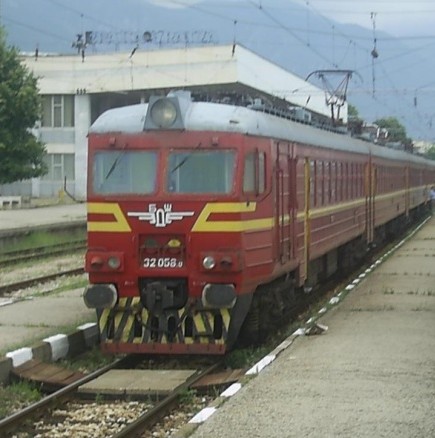Авария спря влаковете между Бургас и София за над 4 часа! Стотици пътници се изнервиха от чакане!