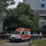 Млада жена е открита мъртва в апартамент в „Бъкстон“