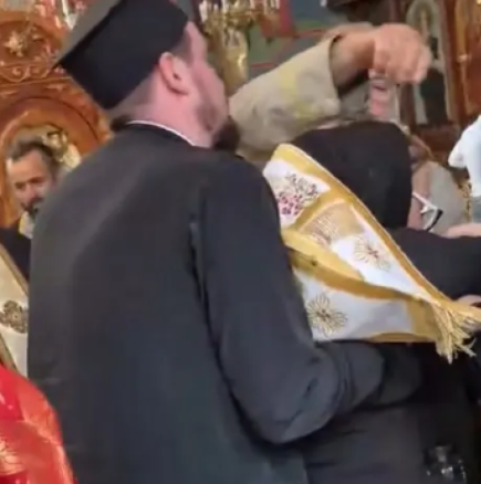 Шуменски свещеник показа с екзорсистки ритуал и молитва помогна на жена сякаш обладана от зли сили