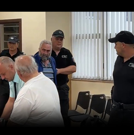 Докараха Тодор Лапков с белезници в съда: Направи пълни самопризнания за убийството на 21-годишния Митко, ето мотива му
