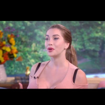 Как изглежда жената с най-тънката талия: Претърпя 11 операции и премахна ребра, за да изглежда като анимационен герой