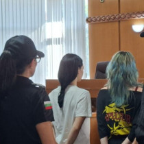 Майката на Михаела се срина в съда, след като дъщеря ѝ остана в ареста за убийството на Георги Кузев