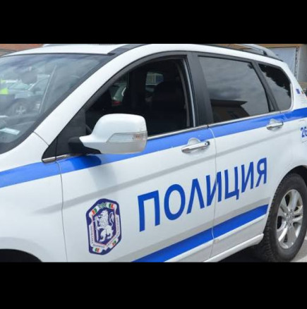 Шокиращо видео от Радомир: Момче пребива и унижава друго дете, полицията се самосезира