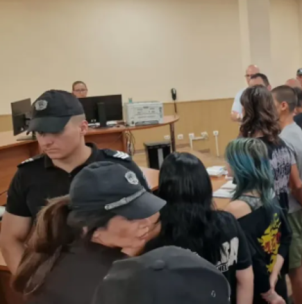 Бащата на едно от обвинените момичета по случая „Георги Кузев“ сипе закани в социалните мрежи