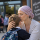 Дадоха ѝ около 3 години живот заради рак на гърдата: Днес тя изпраща сина си на училище
