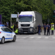 Товарен автомобил уби пешеходка, пресичала на зелен светофар