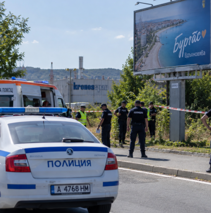 Намериха безжизненотото тяло на 24-годишен мъж висящо от билборд