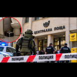 Бомба в тоалетната на Централна поща в София! Евакуираха сградата: