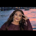 Дарина Павлова блесна на яхта край скандалната вила на Берлускони: Показа изящни крака в ултра минижуп